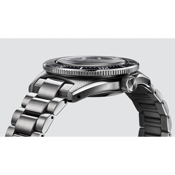 Gent's Seiko Prospex 1965 Heritage Divers 300m Automatic Watch. The 40mm case and bracelet are stainless steel. The bezel and dial are black. The glass is sapphire crystal. The watch has a date function and is 300m water resistant. The movement is automatic