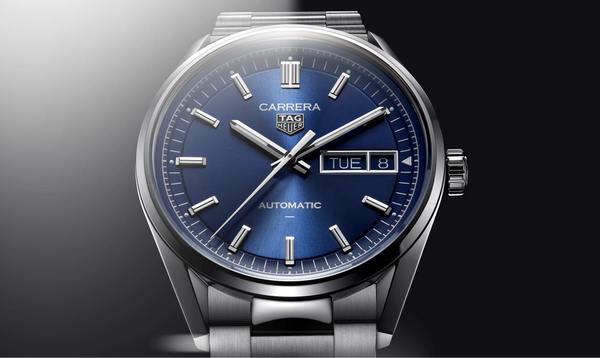 Gent's TAG Heuer Carrera Automatic Watch. The 41mm case and bracelet are stainless steel.TAG Heuer Model Number: WDA2112.BA0043
