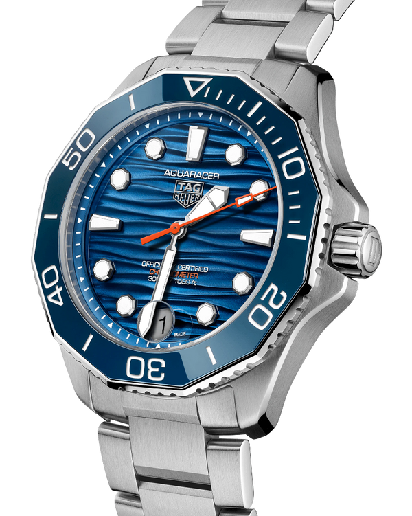 Gent's TAG Heuer calibre 5 Automatic Watch. The 42mm case  model WBP5111.BA0013