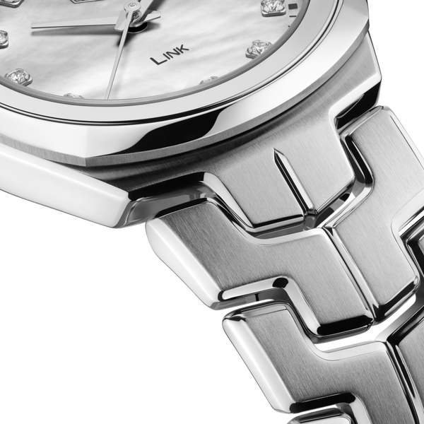 Ladies TAG Heuer Link 32mm Quartz Watch. The case and bracelet are stainless steel, the dial white mother-of-pearl and the glass is sapphire crystal. The watch features diamond set hour markers and a date function.  