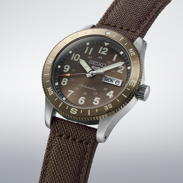 Gent's Seiko 5 Sports Field Series Automatic Watch.

Model Number: HDB009K

Availability: in stock

The 41mm case is stainless steel with a brown nylon strap. The bezel is brown with compass indicators. The dial is brown with a day / date function. The watch has a see-through case back and is 100m water resistant. The movement is automatic.