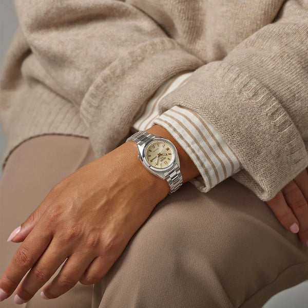 Ladies' Seiko 5 Sports SNXS Series Automatic Watch.
Model number: SRE023K
32mm Stainless Steel Case and Bracelet Champagne Coloured Dial Day/Date Function 100m Water Resistant Automatic Watch.
