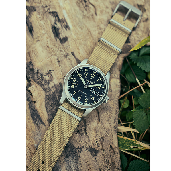 Gent's Seiko 5 Sports Field Series Automatic Watch.
Model Number: SRPG35K
The 39.4mm case is stainless steel with a beige nylon strap. The dial is black with 24-hour markers and a day / date function. The watch has a see-through case back and is 100m water resistant. The movement is automatic.