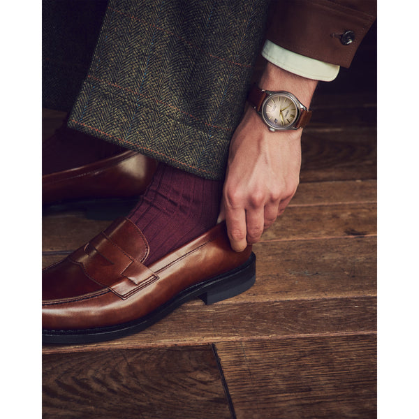 Gents Seiko Presage Classic Automatic Watch. The 40.2mm case and bracelet are stainless steel. The dial is blue with a textured pattern, 24-hour scale sub-dial and circlular shaped movement window. The watch has a curved sapphire crystal glass with a see-through case back and is 100m water resistant. The movement is automatic with a 3-day power reserve.&nbsp;