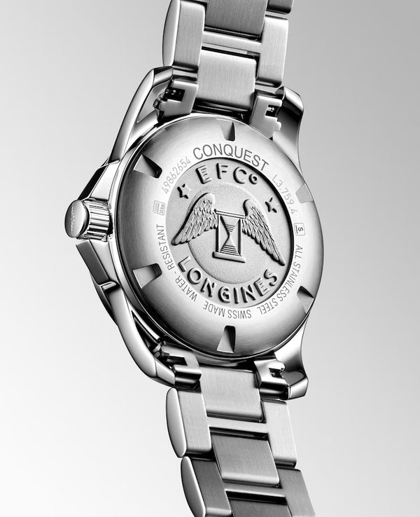 Gent's Longines Conquest Quartz Watch. The 41mm case and bracelet are stainless steel. The dial is silver with a date function. The glass is sapphire crystal and the watch is 300 metres water resistant. The movement is quartz.&nb 