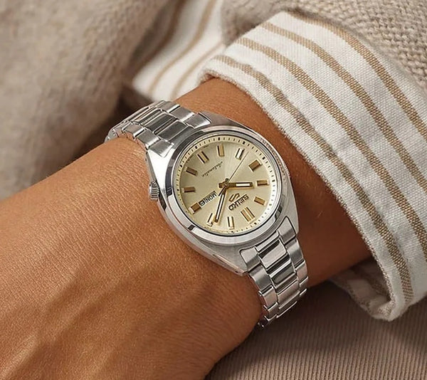 Ladies' Seiko 5 Sports SNXS Series Automatic Watch.
Model number: SRE023K
32mm Stainless Steel Case and Bracelet Champagne Coloured Dial Day/Date Function 100m Water Resistant Automatic Watch.
