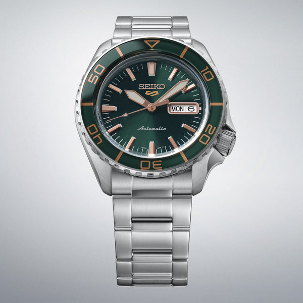 Gent's Seiko 5 Sports SKX Series Automatic Watch.

Model Number: HDB005K

Availability: in stock

The 42.5mm case and bracelet are stainless steel. The bezel is green. The dial is green with rose coloured hands and indexes and a day/date function. The watch has a see-through case back and is 100m water resistant. The movement is automatic.